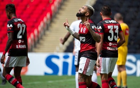 Imagem de Gabigol comemorando gol pelo Flamengo em duelo do Brasileirão