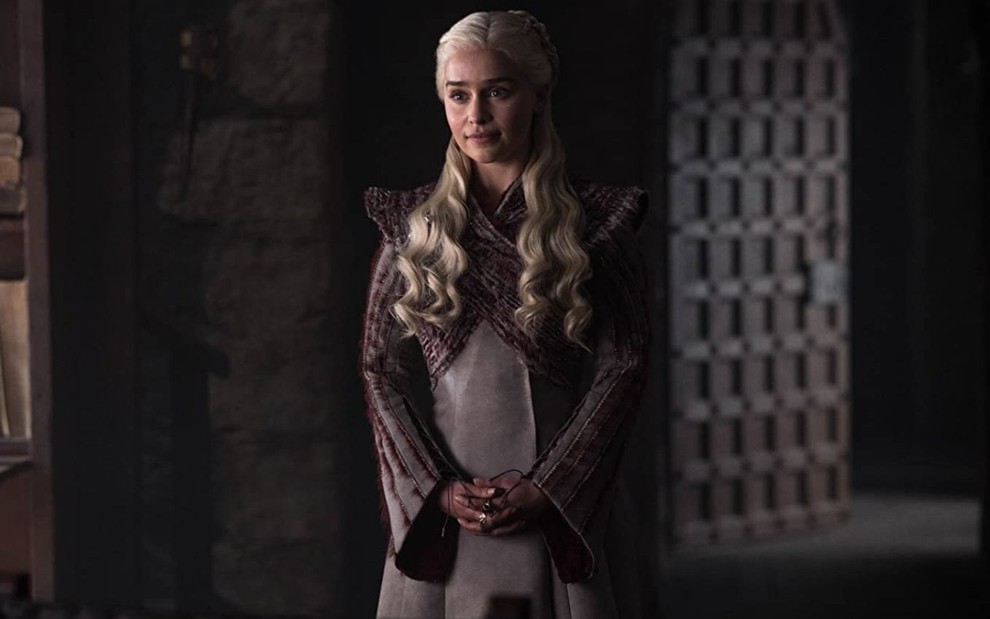 Emilia Clarke em cena de Game of Thrones (2011-2019)
