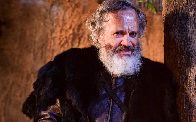O ator Leonardo Medeiros caracterizado como o personagem Zeno em Gênesis