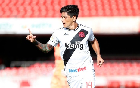 Imagem do atacante Germán Cano celebrando gol pelo Vasco