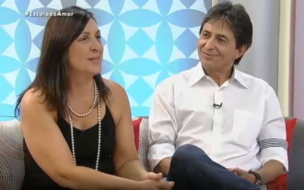 Gerson de Souza com a mulher, Elaine, no programa Escola do Amor, da Igreja Universal, em 2014