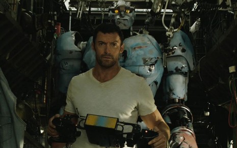 Hugh Jackman comanda robô gigante em cena de Gigantes de Aço (2011)