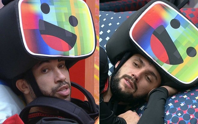 Gilberto Nogueira e Arthur Picoli com a fantasia do monstro no BBB21