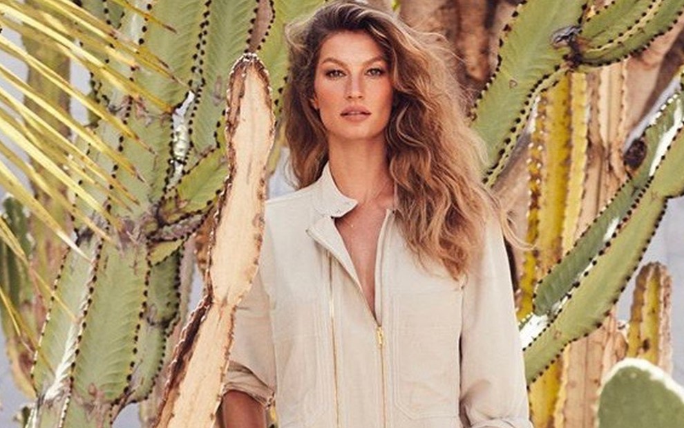A modelo Gisele Bündchen posa em foto publicada no Instagram