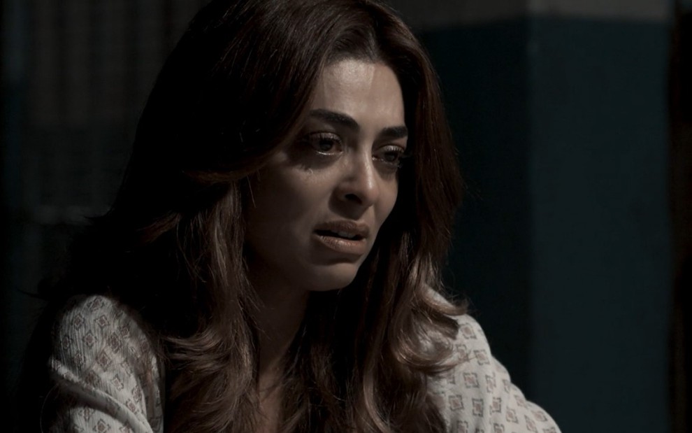 Juliana Paes grava cena de choro e briga em cadeia como Bibi de A Força do Querer, da Globo