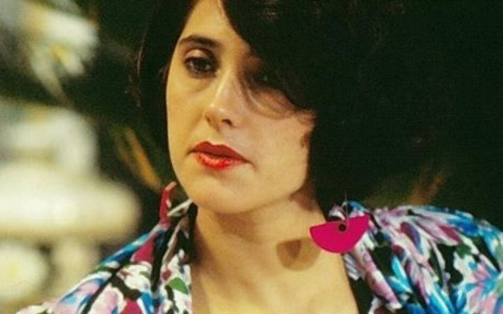 A atriz Christiane Torloni caracterizada como Jô Penteado em cena de A Gata Comeu, novela de 1985