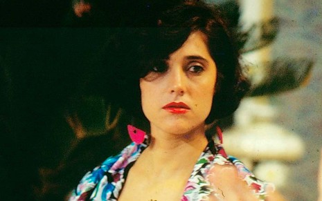 A atriz Christiane Torloni caracterizada como Jô Penteado em cena de A Gata Comeu