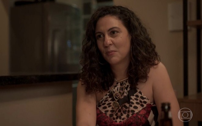 A atriz Clarissa Pinheiro caracterizada como Penha em cena de Amor de Mãe