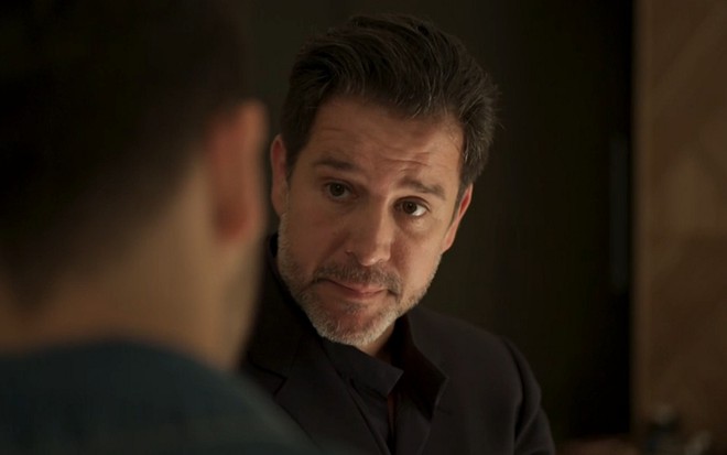 Raul (Murilo Benício) em cena de Amor de Mãe