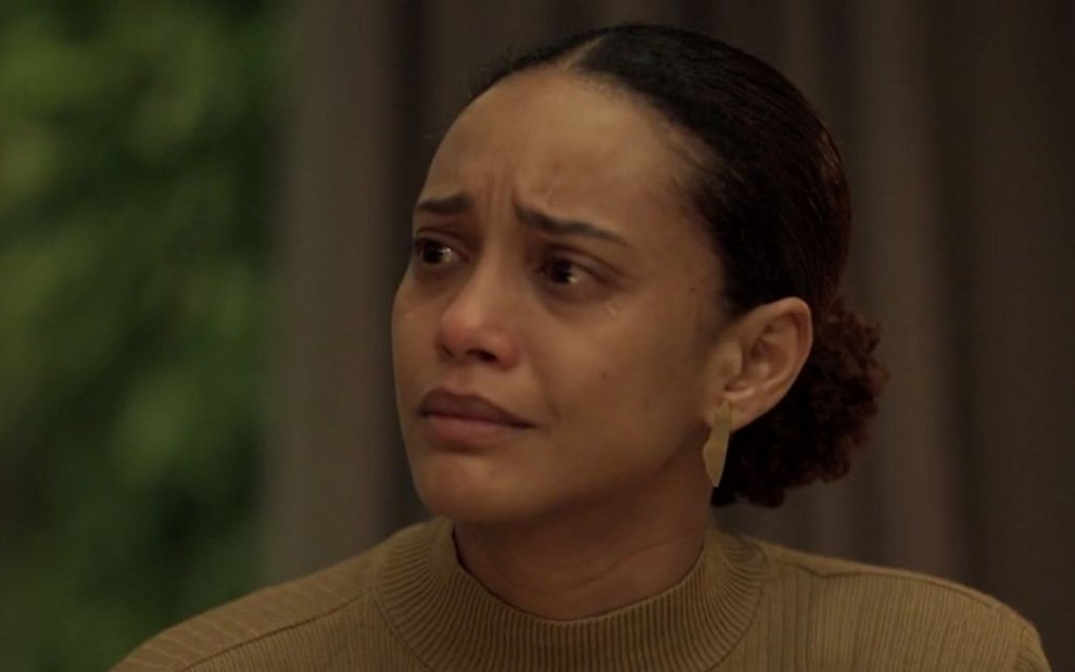 A atriz Taís Araujo chora como a personagem Vitória de Amor de Mãe, novela das nove da Globo