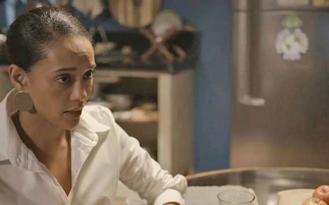 A atriz Taís Araujo em cena de Amor de Mãe, novela das nove da Globo