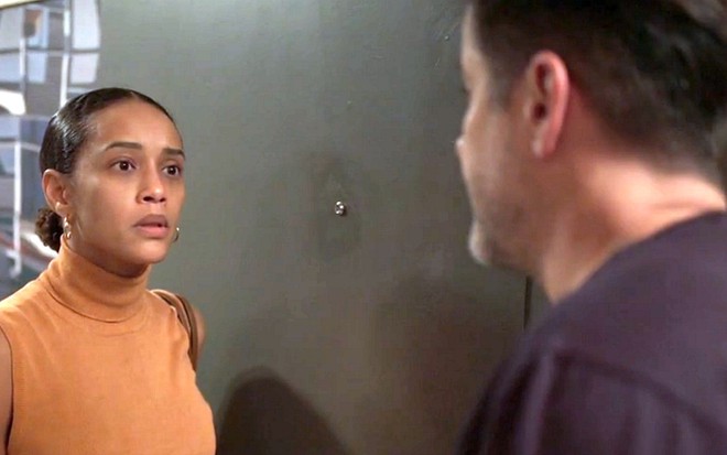 Os atores Taís Araujo e Murilo Benício frente a frente em cena de Amor de Mãe