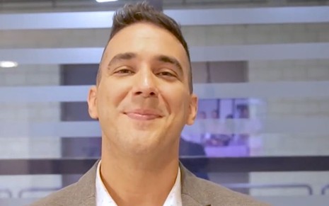 O apresentador André Marques em vídeo publicado nas redes sociais da Globo