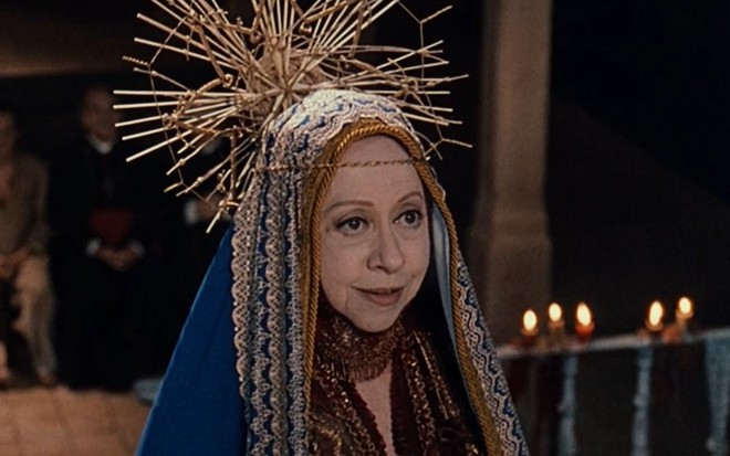 A atriz Fernanda Montenegro como Nossa Senhora na série O Auto da Compadecida