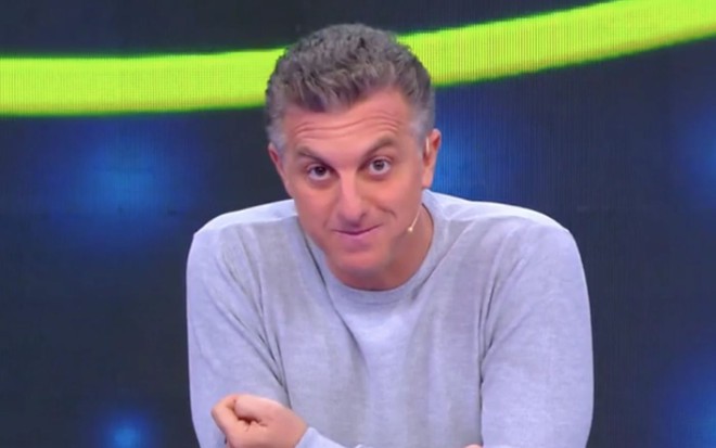 O apresentador Luciano Huck no programa Caldeirão do Huck, da Globo, na edição de 8 de maio