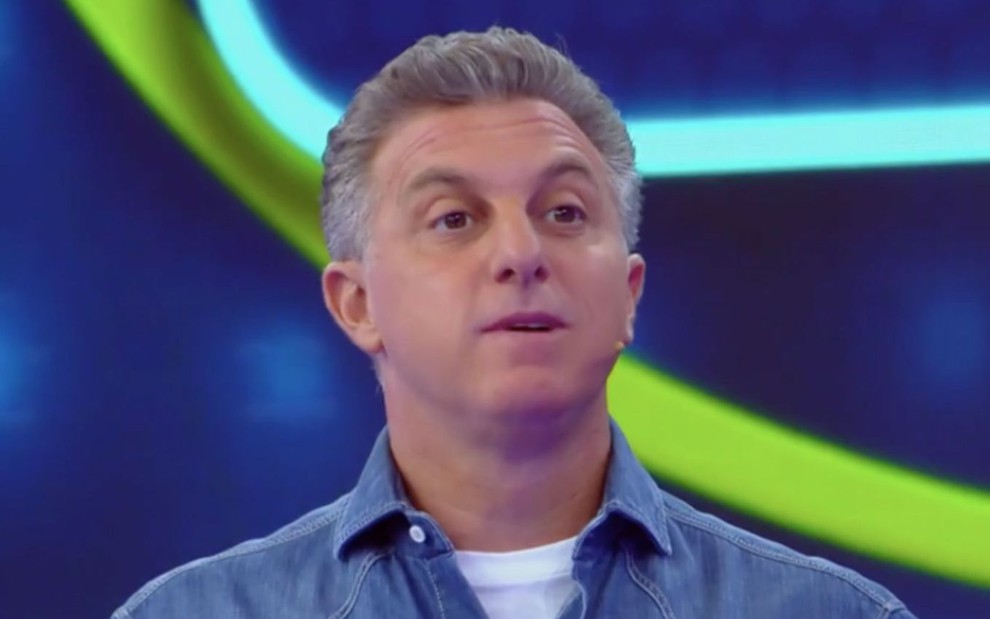 O apresentador Luciano Huck no programa Caldeirão do Huck, da Globo, na edição exibida no dia 17 de abril