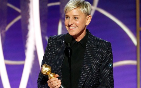 A apresentadora Ellen DeGeneres discursa ao aceitar prêmio especial no Globo de Ouro de 2020