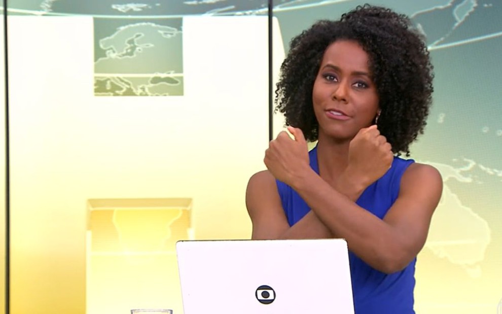 A apresentadora Maria Júlia Coutinho cruza os braços e diz "Wakanda forever" no É de Casa