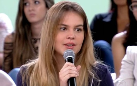 A atriz Bianca Salgueiro com expressão preocupada no Encontro com Fátima Bernardes