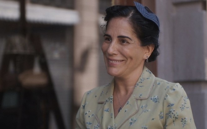 A atriz Gloria Pires caracterizada como a Lola em cena Éramos Seis