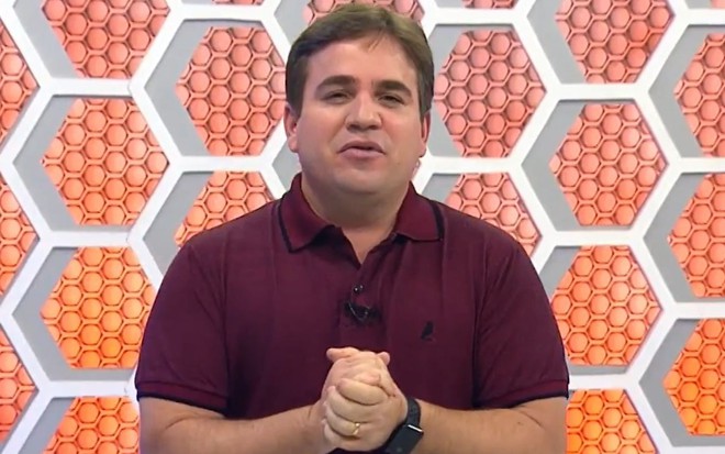 Danilo Ribeiro no comando do Globo Esporte na TV Bahia em 24 de março
