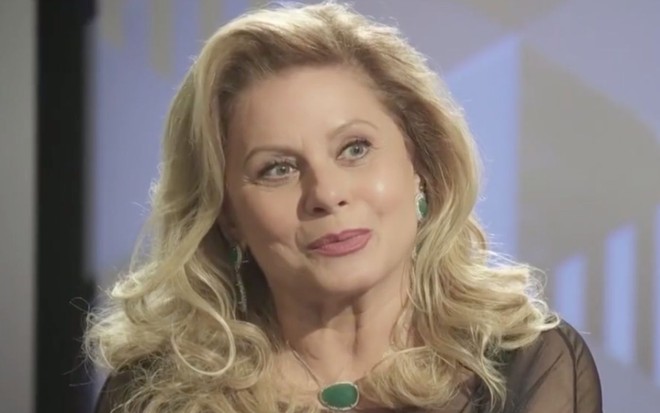 A atriz Vera Fischer sorri no quaseo Você Por Aqui? do Fantástico, na Globo, em janeiro de 2019
