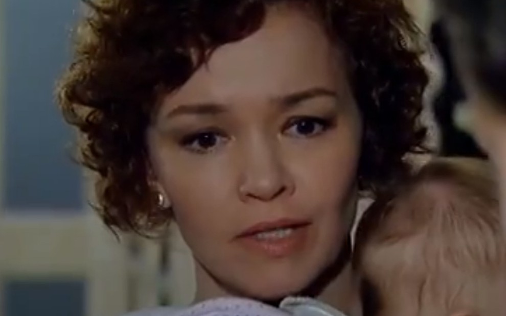 A atriz Julia Lemmertz em close em cena da novela Fina Estampa interpretando a personagem Esther