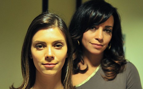 Joana Leme e Suzana Pires caracterizadas como as personagens Luana e Joana em Fina Estampa