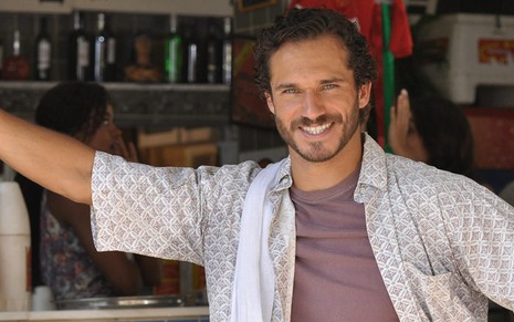 O ator Paulo Rocha caracterizado como Guaracy em cena de Fina Estampa