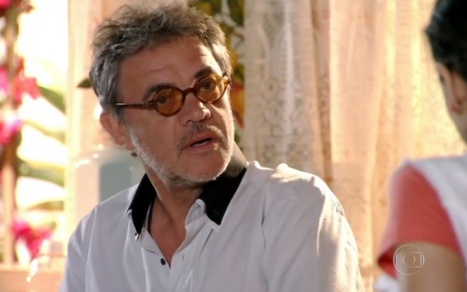 O ator Jean Pierre Noher, com expressão de espanto, em cena como Duque em Flor do Caribe