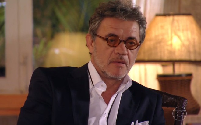 O ator Jean Pierre Noher, conversando em cena como Duque em Flor do Caribe