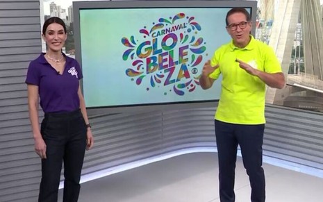 Michelle Barros e Carlos Tramontina no estúdio da Globo, durante apuração do Carnaval exibida na terça (25)
