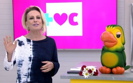 A apresentadora Ana Maria Braga ao lado de Louro José no Mais Você desta segunda-feira (2), na Globo