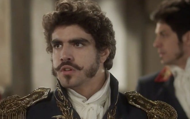 O ator Caio Castro caracterizado como dom Pedro em cena de Novo Mundo, novela da TV Globo