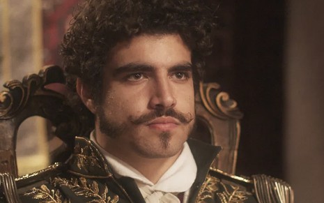 O ator Caio Castro caracterizado como dom Pedro em cena de Novo Mundo