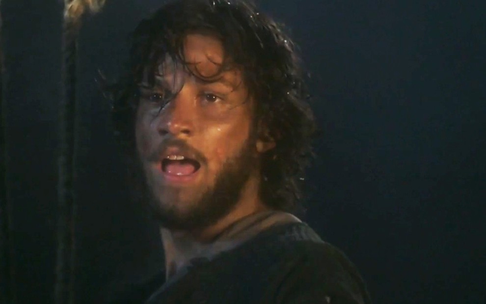 O ator Chay Suede caracterizado como o Joaquim em cena de Novo Mundo