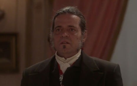 O ator Felipe Camargo caracterizado como José Bonifácio em cena de Novo Mundo