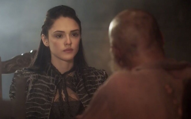 A atriz Isabelle Drummond caracterizada como Anna em cena de Novo Mundo, novela das seis da Globo