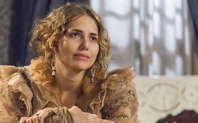 Leopoldina (Letícia Colin) em cena de Novo Mundo