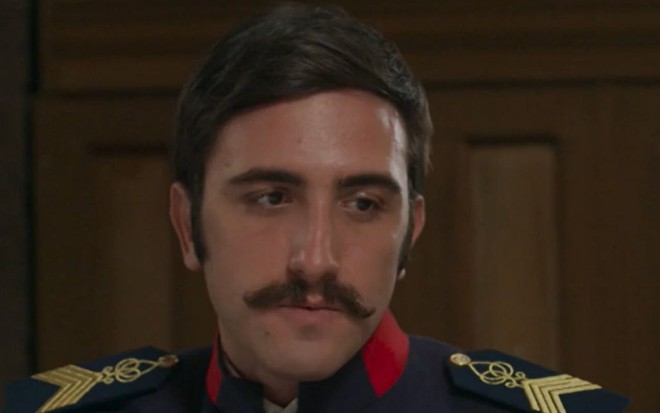 O ator Pedro Henrique Müller em cena da novela Orgulho e Paixão (2018), como o personagem Capitão Otávio