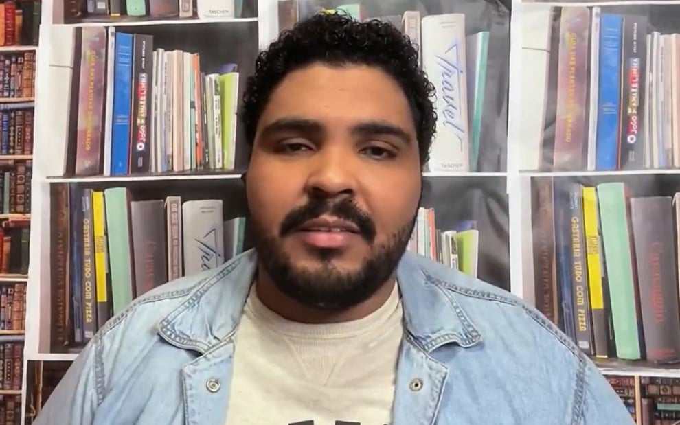 O ator Paulo Vieira em entrevista de sua casa para o programa Conversa com Bial, da Globo