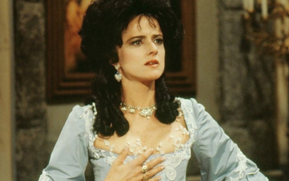 Marieta Severo com roupa de época como Madaleine Bouchet em Que Rei Sou Eu (1989)