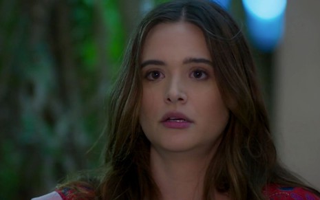 Juliana Paiva caracterizada como Luna em cena de Salve-se Quem Puder, novela das sete da Globo