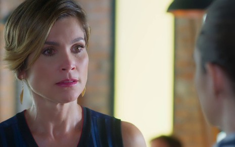 Flávia Alessandra é ríspida com Juliana Paiva em cena da novela das sete da Globo, Salve-se Quem Puder