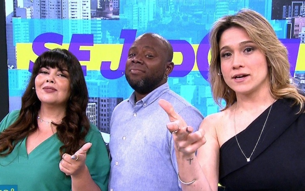 Os apresentadores Fabiana Karla, Érico Brás e Fernanda Gentil durante edição do programa Se Joga, da TV Globo