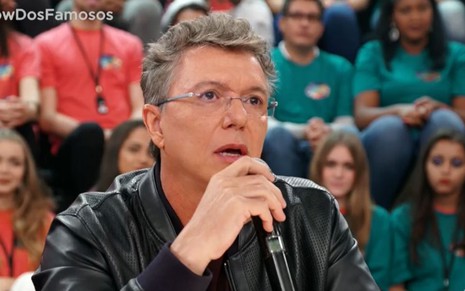J.B. Oliveira na bancada de jurado do Show dos Famosos, do Domingão do Faustão, em junho deste ano na Globo