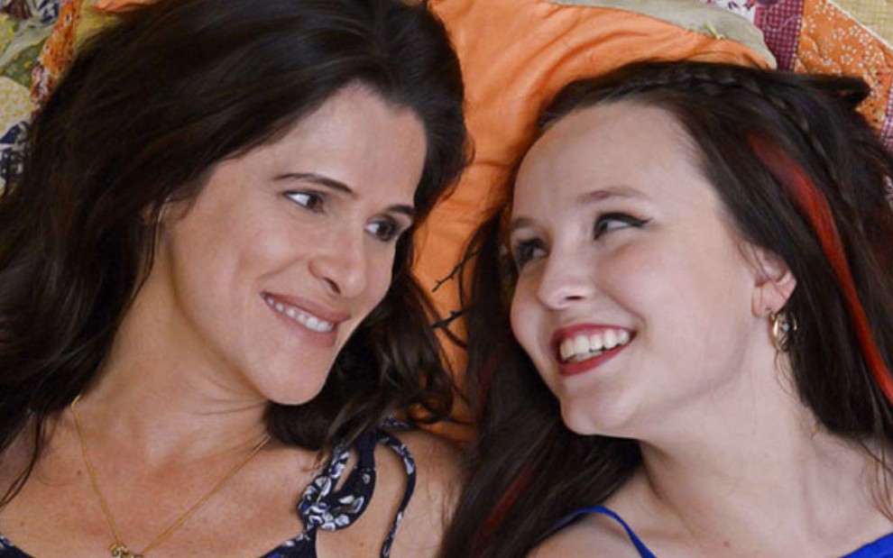 Imagem de Ingrid Guimarães e Larissa Manoela em cena do filme Fala Sério, Mãe!
