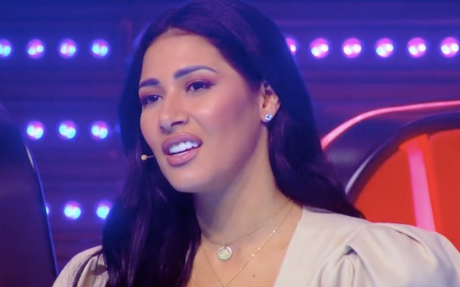 A cantora Simaria, da dupla sertaneja Simone e Simaria, no reality musical The Voice Kids, da Globo