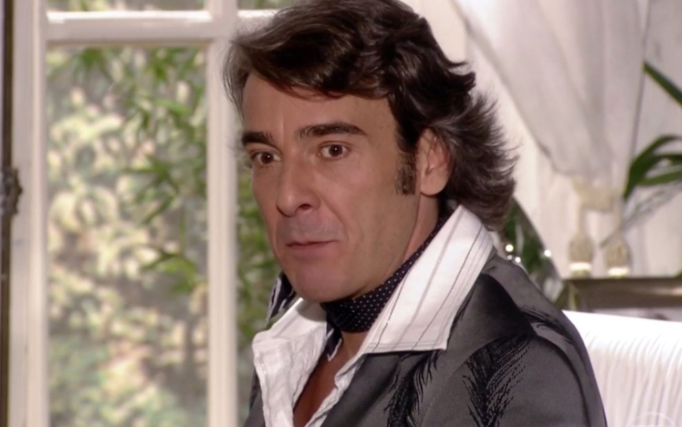 O personagem Jacques (Alexandre Borges) em cena da novela Ti Ti Ti, que está sendo exibida no Vale a Pena Ver de Novo, da Globo