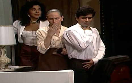Os atores Betty Faria, Miriam Pires e Paulo Nigri em cena de Tieta que revelou o conteúdo da caixa branca de Perpétua (Joana Fomm)